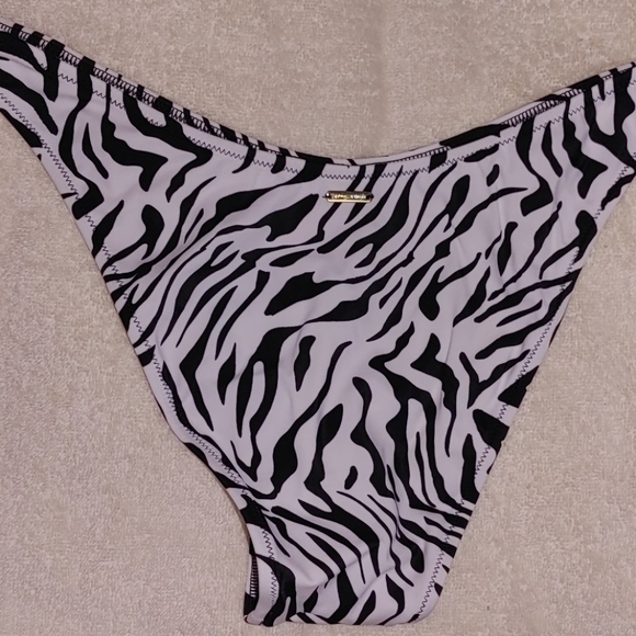 New Victoria Secrets Bathing Suits - Picture 4 of 7